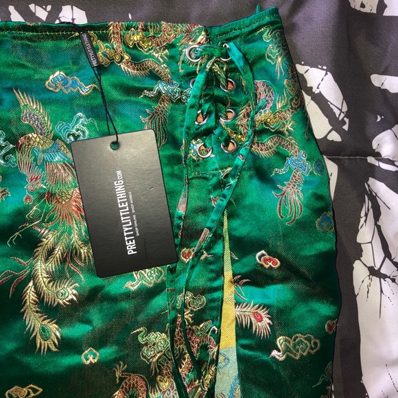 PrettyLittleThing green satin lace up mini skirt - Picture 3 of 4